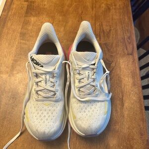 Hoka Clifton 9 in size 8
